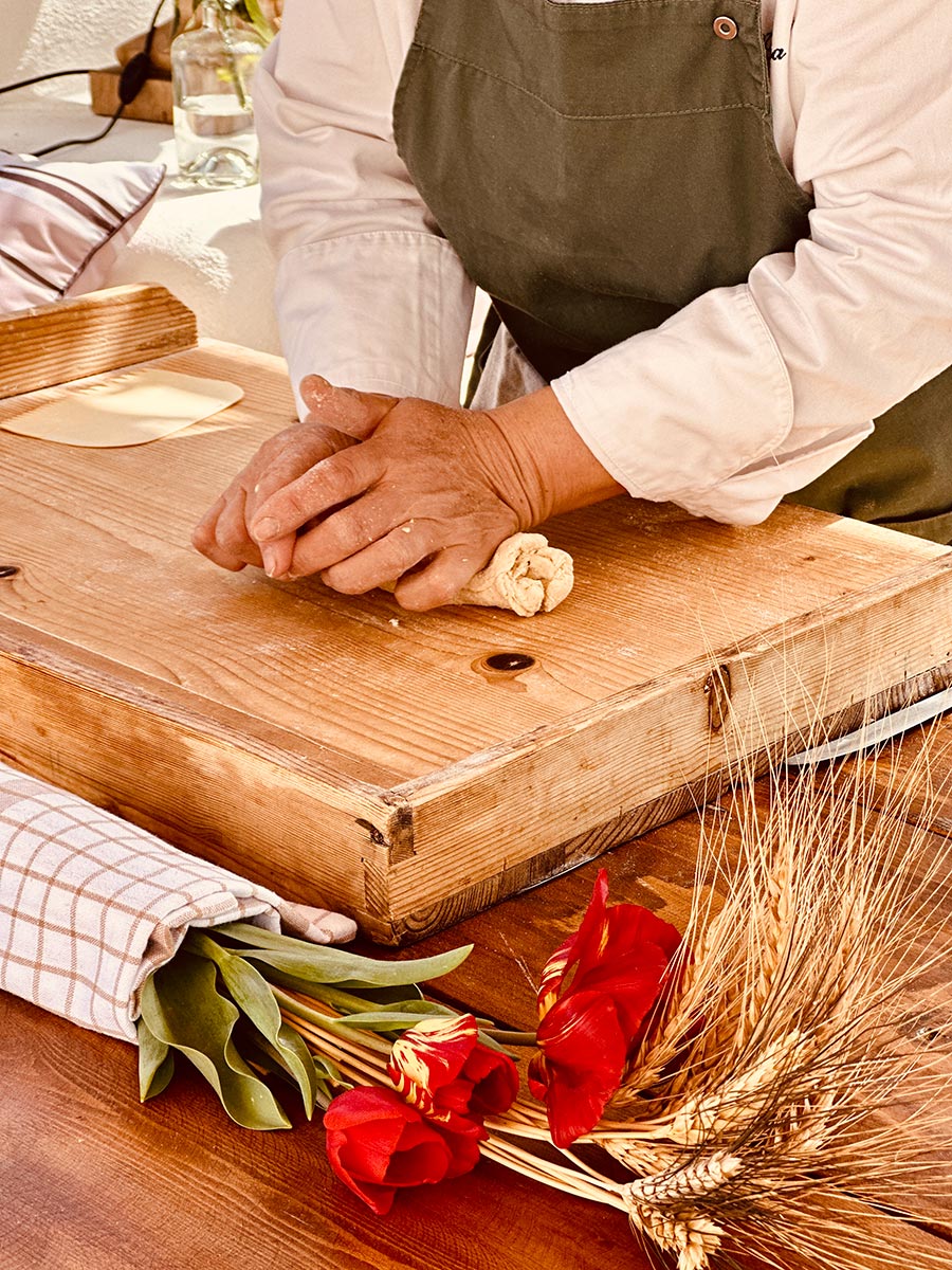 Chef in Trullo cooking class e degustazione prodotti della tradizione pugliese
